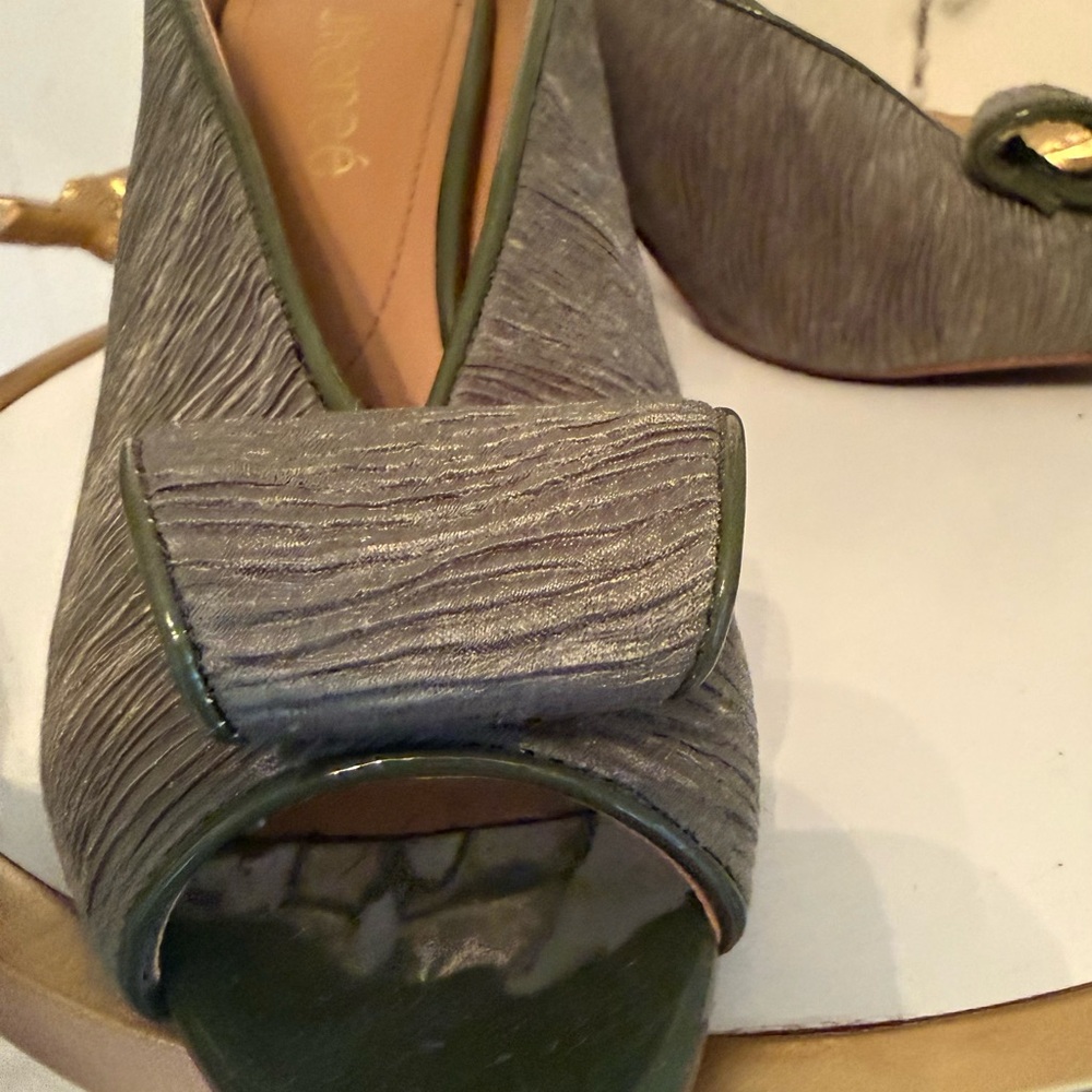Elegant Peep-Toe Pumps in Olive Green by J Renee Size 7.5